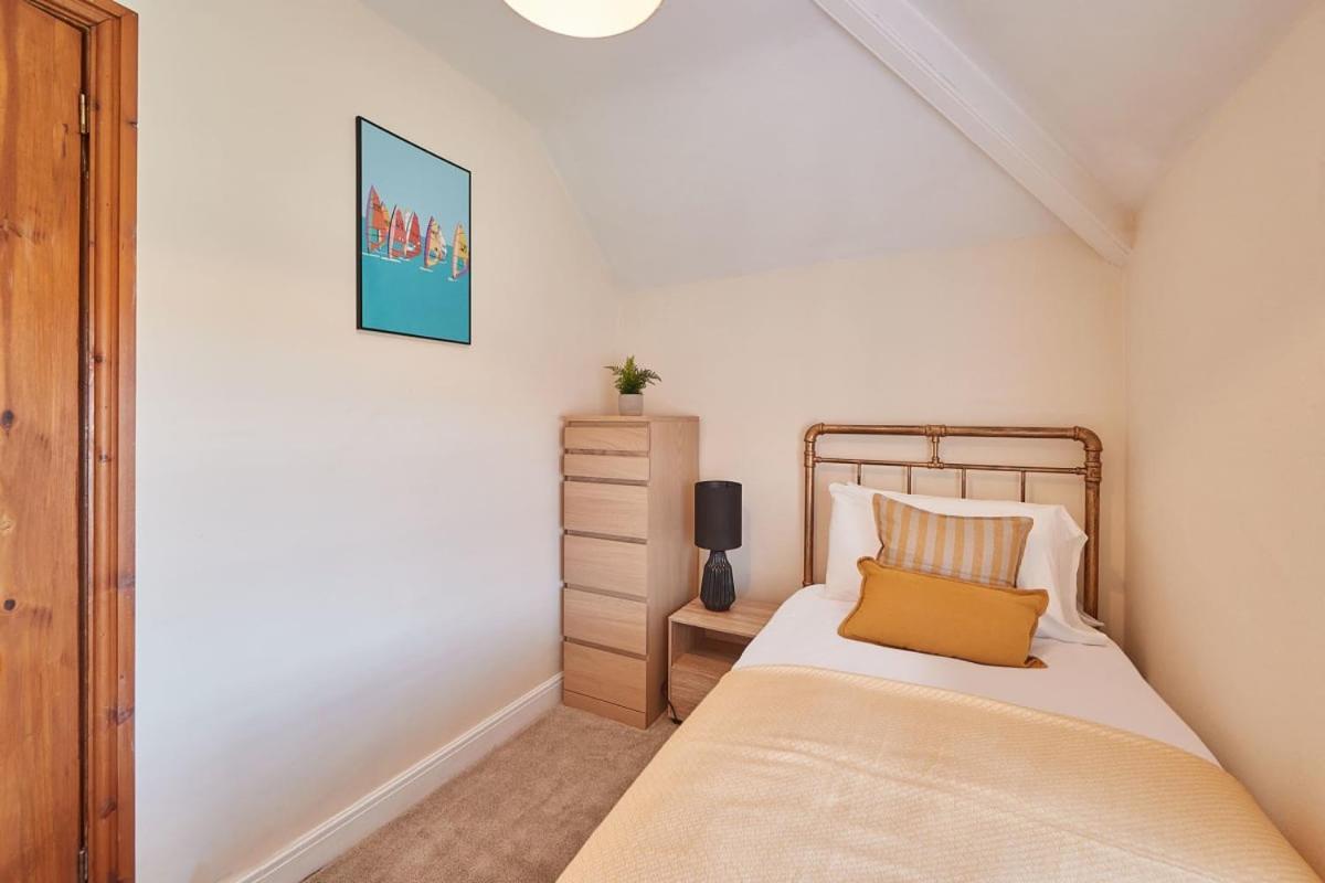 Blue Sky 3 Bedroom Cottage Γουίτμπι Εξωτερικό φωτογραφία