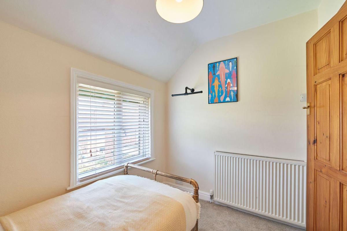 Blue Sky 3 Bedroom Cottage Γουίτμπι Εξωτερικό φωτογραφία